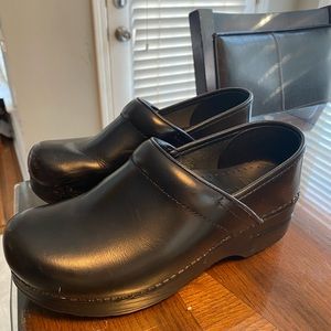 Black Dansko Clogs size 7